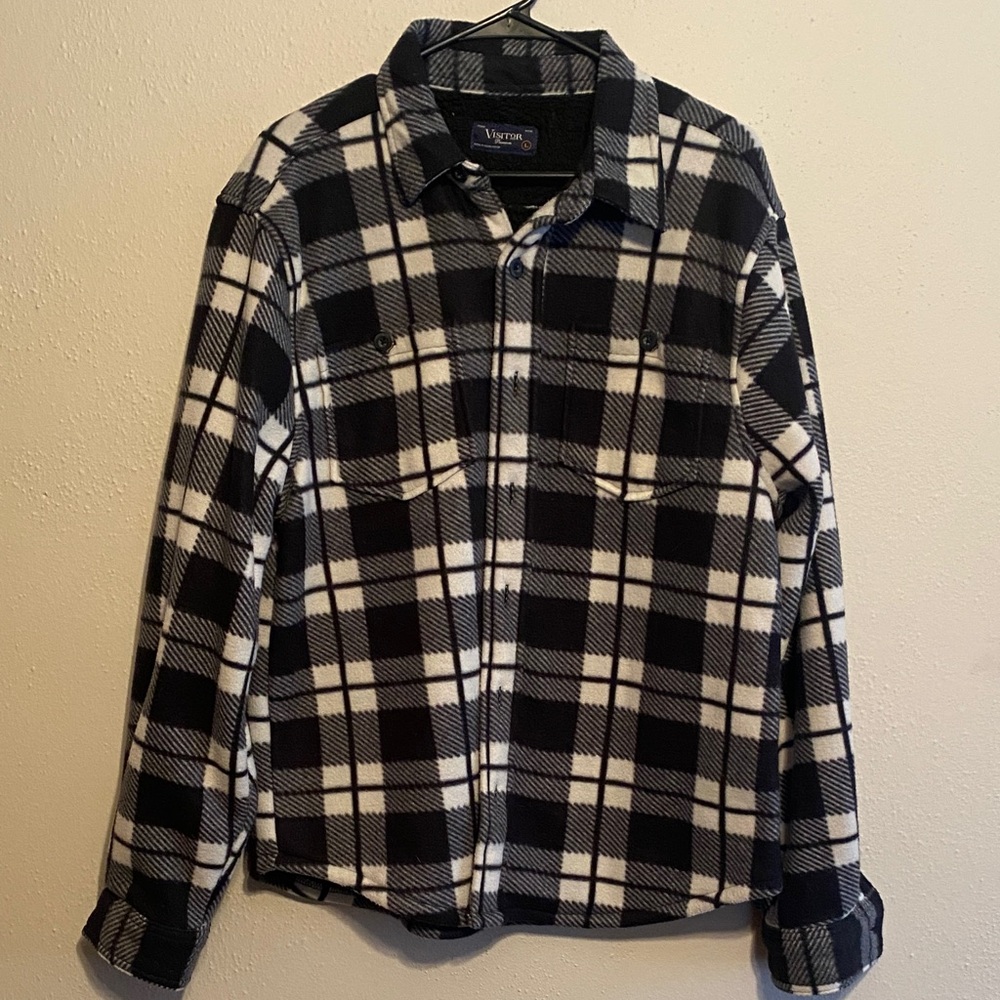 VISITOR. Men’s flannel.